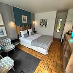 Monet Hotel