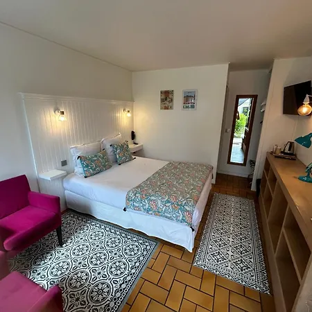 Monet Hotel La Rivière-Saint-Sauveur