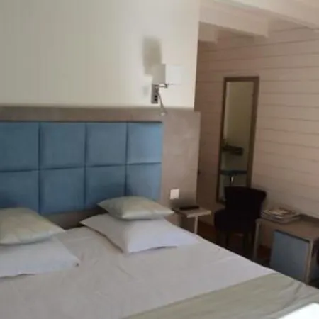 Hotel Monet La Rivière-Saint-Sauveur